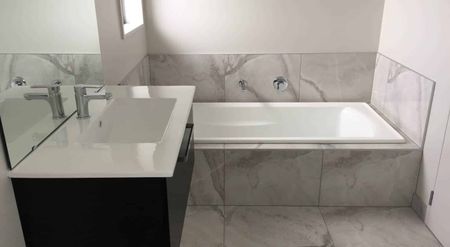 4 BEDROOM - 3 BATHROOM - GARAGE - Photo 5