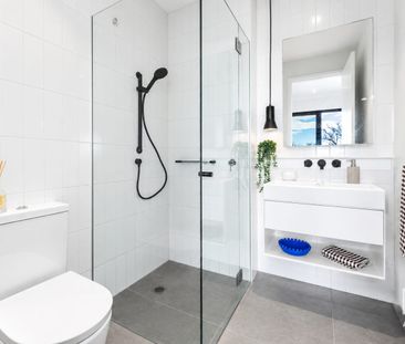 Bright & Spacious One Bedroom in Prime Carnegie Location - Photo 5
