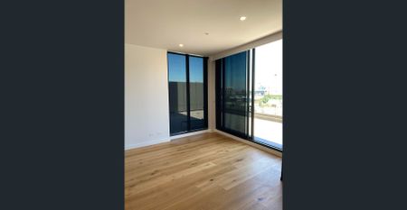 Prime South Melbourne Living: Lilix Apartment Awaits - Photo 4