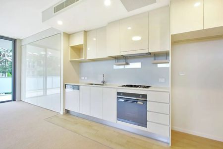 Spacious & Stylish Apartment In Convenient Location - Photo 5