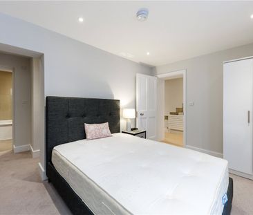 A stunning two bedroom apartment that has been refurbished to a very high standard throughout. - Photo 5