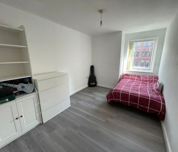 3 Bed Flat, Central Court, M3 - Photo 5