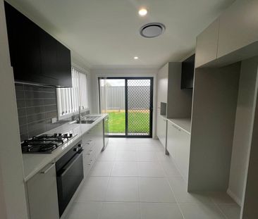 MODERN & LOW MAINTENANCE LIVING - Photo 4