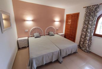 Spacious villa for rent for a long term with sea views and close to Lady Elizabeth school.