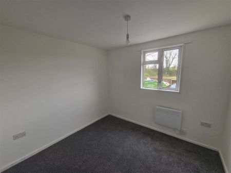 3 bedroom detached bungalow to rent - Photo 3