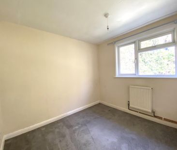 3 bedroom detached bungalow to rent - Photo 3