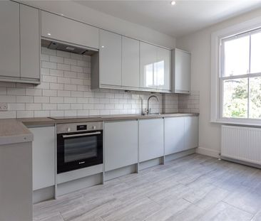 2 bedroom FlatApartment to rent in London - Photo 3