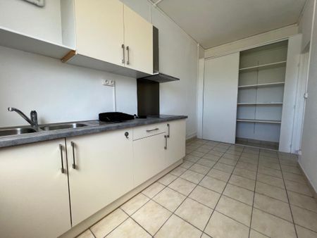 Location Appartement 3 pièces 74m² ST DENIS 97400 - Photo 3