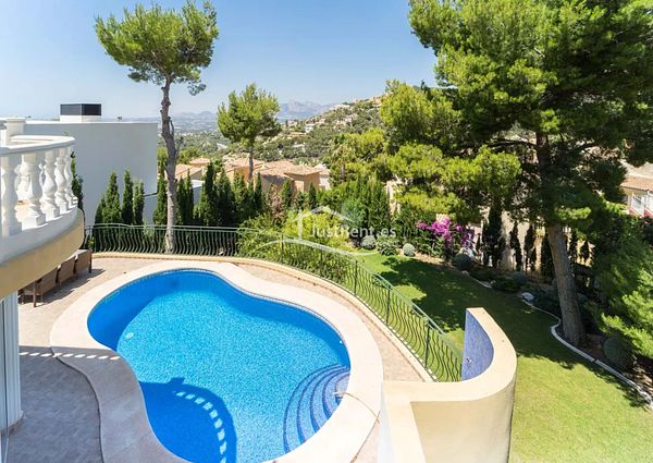Villa with private swimming pool for rent in Altea Hills