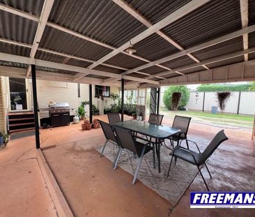 Fabulous Family Home with 9×7.5m shed extra high for mobile home & ... - Photo 4