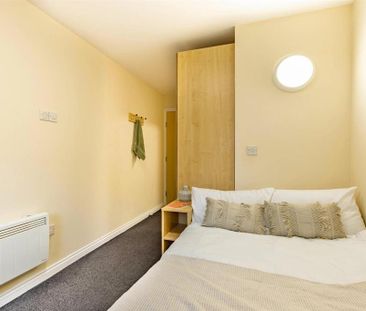 1 bedroom in a flat share to rent - Photo 1