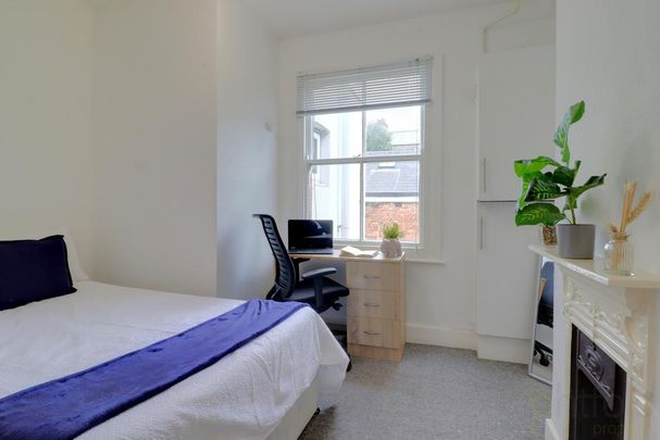 3 bedroom flat to rent - Photo 1