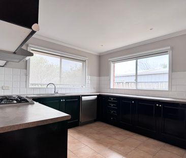 Family Living - Photo 2