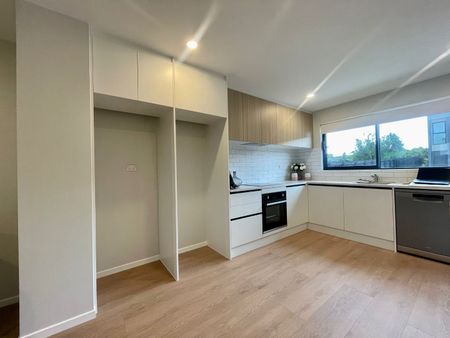 MANGERE BRIDGE, 3 BEDROOMS - Photo 3