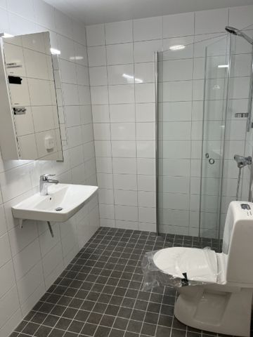 Ljust och välplanerat rum i lugna Vendelsö! Delat boende med bra kommunikationer till Stockholm. - Foto 5