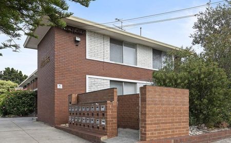 1-Bedroom Apartment in Prime Location - Photo 2