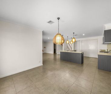 6 Albatross Close, Craigieburn, Vic 3064 - Photo 3