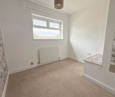 Bottesford Avenue, Scunthorpe - Photo 2