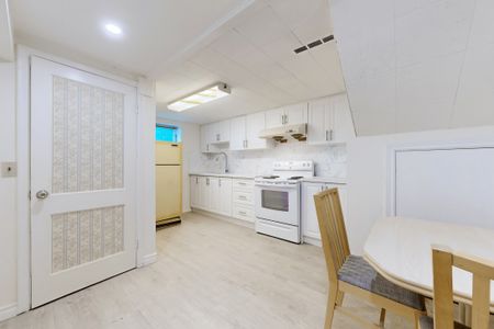 For Lease - 438 Centre Street, Richmond Hill, Ontario - Photo 2