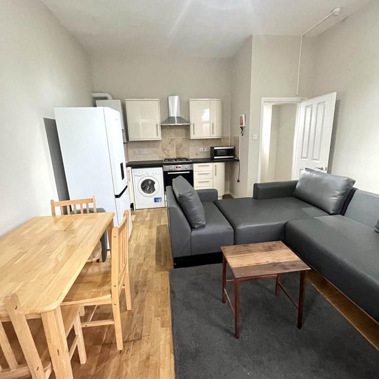 2 bedroom flat to rent - Photo 1