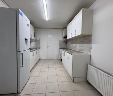 4 bedroom terraced house to rent - Photo 6