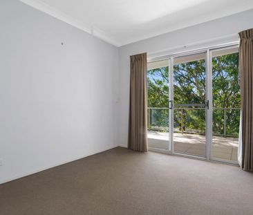 Spacious Two Bed Unit facing Park - Photo 4