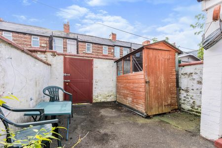 2 Bed Terraced House, Horton Road, M14 - Photo 2