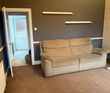 School Street - Photo 3