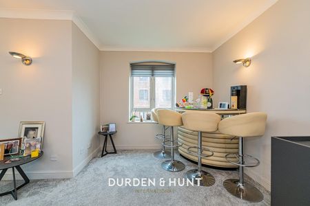 Epping New Road, Buckhurst Hill - Photo 2