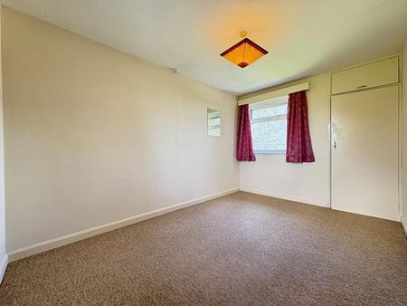 4 bedroom semi-detached house to rent - Photo 4