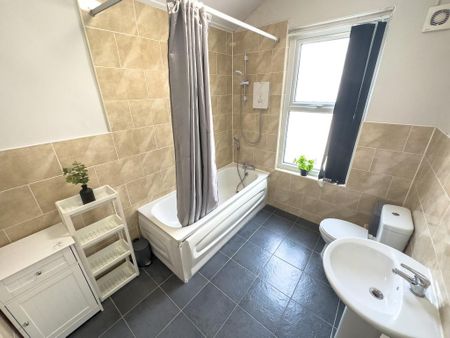 5 bedroom house to rent - Photo 2