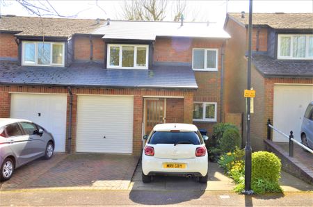 3 bedroom semi detached house to rent - Photo 2