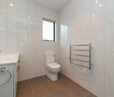 4-Bedroom opposite Macleans College - Photo 2