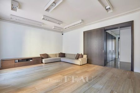 Appartement à louer à Paris 8Ème - Photo 4