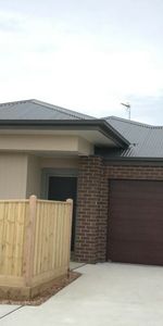 Low maintenance property - Photo 4