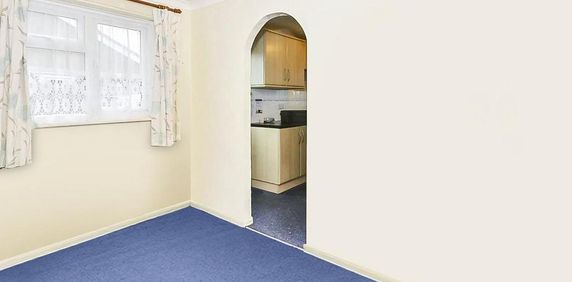 2 bedroom semi-detached bungalow to rent - Photo 2