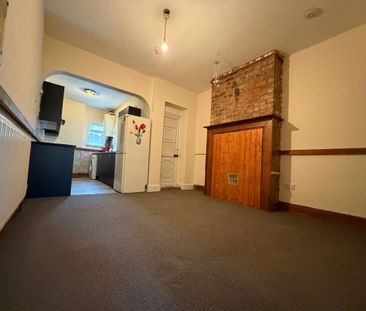 2 Bedroom Mid Terraced House For Rent - Photo 5