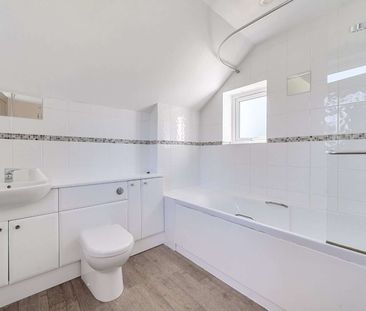 Four-bedroom detached home with double garage and study - Photo 4