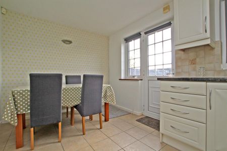 2 bedroom Town house to rent - Photo 5