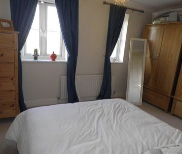 2 bedroom end of terrace house to rent - Photo 3