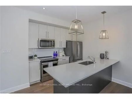 499 Sophia Crescent #62 - Photo 3