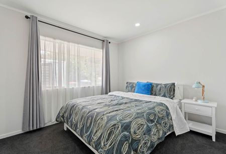 Meticulously Maintained Four Bedrooms in Mt Wellington - Photo 5