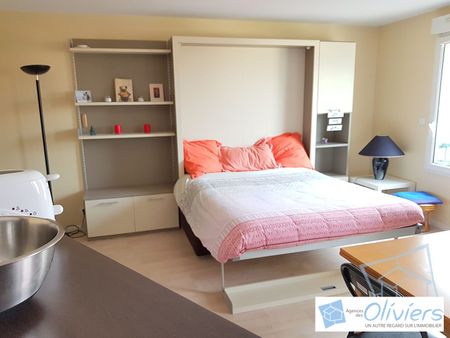 STUDIO VOISINS LE BRETONNEUX - 1 pièce(s) - 33.8 m2 - Photo 2