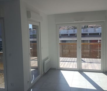 Location Appartement 3 pièces 61m² - Photo 3