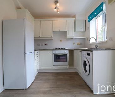 2 bedroom semi-detached house to rent - Photo 3