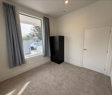 Fully renovated and move-In ready family home - Photo 4