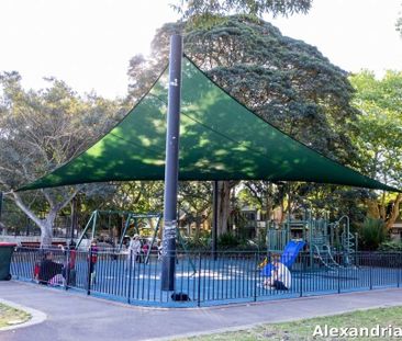 Charming single-level home with rear lane access to parking - Photo 5