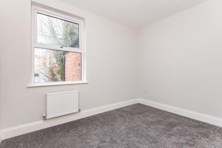 4 bedroom end of terrace house to rent - Photo 2