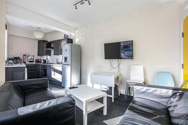 4 bedroom house to rent - Photo 1