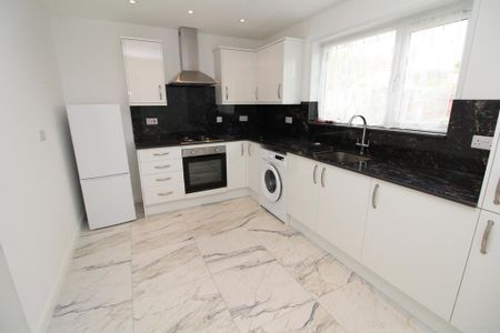 3 bedroom semi-detached house to rent - Photo 5